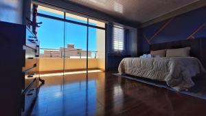 Céntrico apartamento con 2 baños, a pasos de restaurantes y agencias de turismo