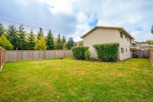 Pet-friendly 4BR Seattle Retreat with Fenced Yard