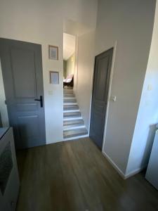 Studio indépendant avec terrasse dans propriété campagne Aixoise