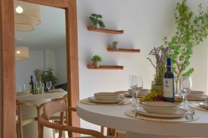 Marina Real III by Aguilarent