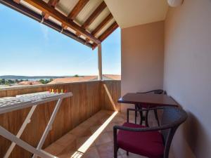 Apartments Jaklin - Studio Apartment with Balcony and Sea View