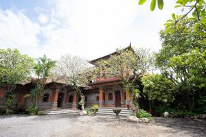 Gallery House at Semadi Living