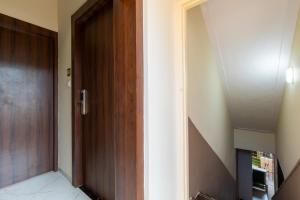 Hotel Metroplex Near BKC