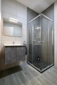 St Pauls Apt Distant SeaViews