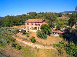 Tuscan Farmhouse in Castiglione di Garfagnana with Garden