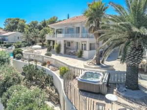 Luxury Villa with Jacuzzi in Les Issambres