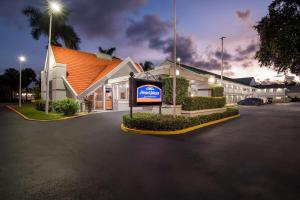 Howard Johnson by Wyndham Vero Beach Downtown