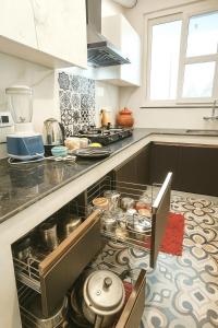 Sukoon Retreat modern 1bhk private Apartment Mountain View free parking