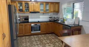 Mains Rd only share bathroom with one room M3