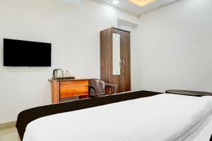 FabHotel Keshava Executive - Nr Mahadji Shinde Chhatri