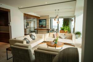 MARINE DRIVE - BEACH FRONT LUXURY PENTHOUSE by NIOTEL