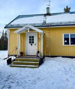 Mysigt hus på hästgård, strax utanför Kiruna