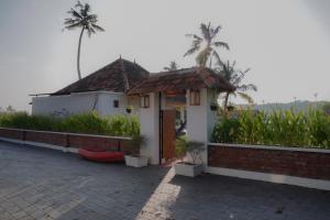 Kaayal Luxury Villa Varkala Private Lakefront Retreat