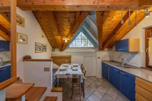 Romantic Hideaway with Mountain View and Hiking Trails