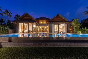 Private Beach Villa With Sunset Views-On The Sand