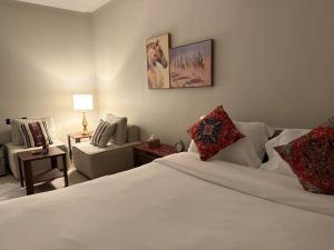 Modern Arabian charm Studio - Self check in- استديو غرفة بجلسة جانبية بطابع سعودي- تسجيل دخول ذاتي