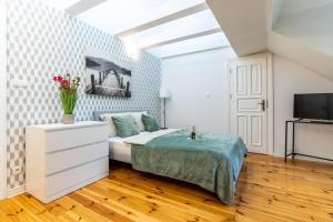 Golden Villas - Forest Retreat with Jacuzzi and Garden View