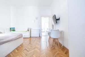 Comfortable 2BR Shared Apt, Great Location in Vienna