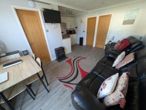 246, Belle Aire, Hemsby - Two bed recently renovated chalet, sleeps 5, free Wi-Fi, pet friendly, bed linen and towels included with onsite entertainment