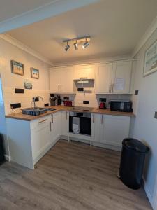 246, Belle Aire, Hemsby - Two bed recently renovated chalet, sleeps 5, free Wi-Fi, pet friendly, bed linen and towels included with onsite entertainment