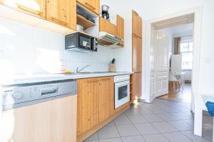 Comfortable 2 Private rooms in Shared Apt, Great Location in Vienna