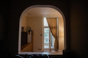 Cozy Balcony Apartment in Paddington