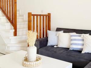 5-Min Walk to Beach - Bright 2-BR Home with Private Garden & Sunset Views