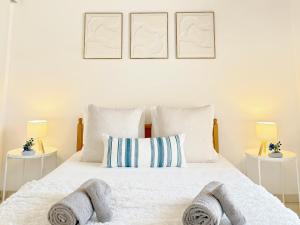 5-Min Walk to Beach - Bright 2-BR Home with Private Garden & Sunset Views