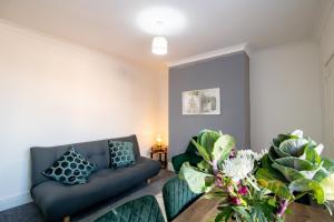 NEW - Kingley Court By Greenstay Serviced Accommodation - A Newly Refurbished 2 Bed Flat In Gateshead - Ideal For Contractors - Business Travellers & Relocations - 10 Mins From Newcastle City Centre - Free Parking - Fast Wi-Fi