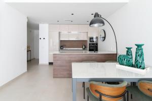 Private Jacuzzi, 3 Pools, Grill, Parking, AC