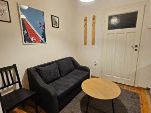 Super Central 2BR FREE Parking