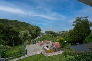 RoseDew Villa
