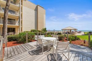 Bright Beach Condo - Ocean Views - Pool