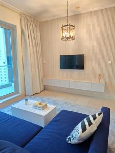 1 BR Apartment in Dubai Marina - Paloma Tower - Sea View - 3 Mins away from Tram & Beach