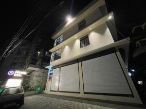 The Marina Deluxe Kozhikode - Premium Spacious AC Rooms