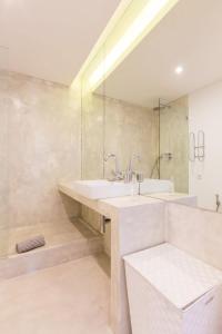 Airy Lapa 2 BR River and Bridge Views AC