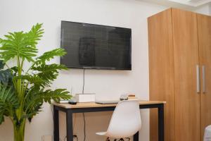 Vue Urbain Moderne - Knightsbridge Poblacion Makati Studio