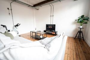 The Loft - Luxe City Centre Penthouse Apartment