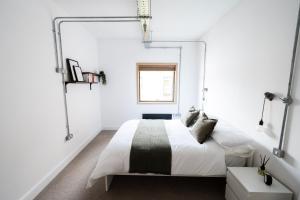 The Loft - Luxe City Centre Penthouse Apartment