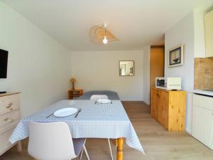 Studio Économique à 100m des Plages de Carnac avec Balcon, Parking et TV - FR-1-477-195