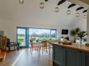 4 Bed in Helston 90391