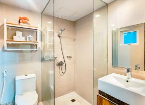 Central Makati Studio with Gym Pool and Massage Room