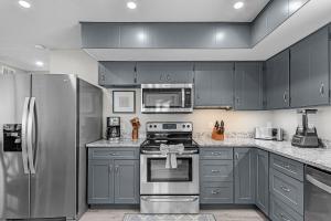 171 Canal Cove- 2BR with Canal Views home