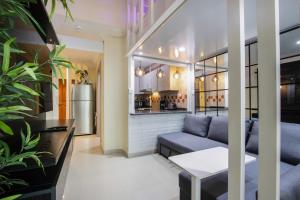 Unique Loft 1BR Next to Metro & Marina Walk