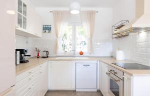 Beautiful Home In Sinj