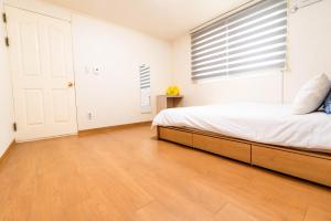 서울 홍대 야피게스트하우스 홍대입구역6번출구 큰집 2Room 단독전체사용