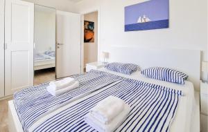 Awesome Home In Privlaka With Private Swimming Pool, Can Be Inside Or Outside 