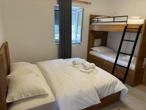 Mimani Stone House Roshnik