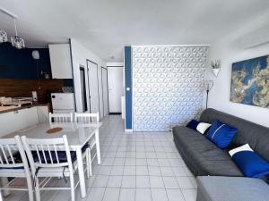 Appartement T2, ascenseur, Cap dAgde - FR-1-702-73