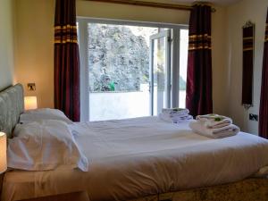 Seaviews And Hot Tub At The Fairways - Uk39821